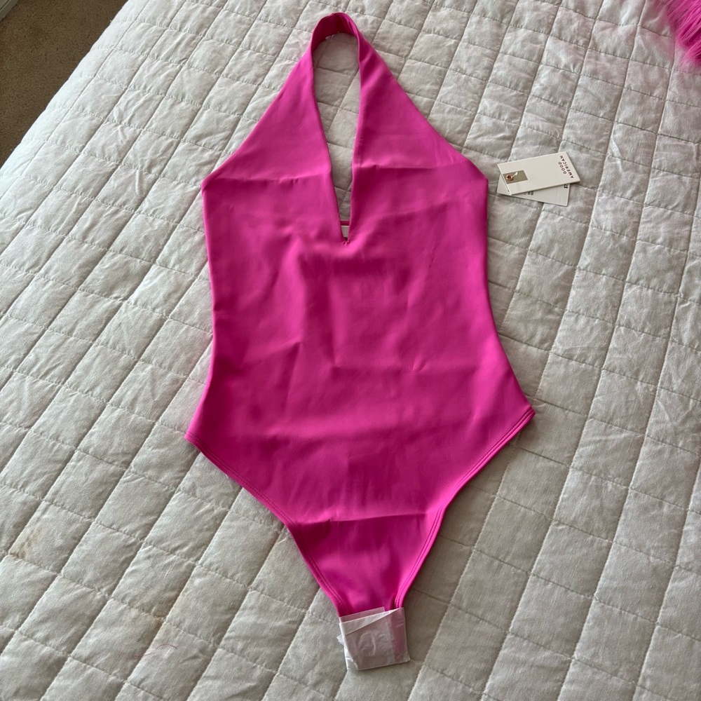 Good American Scuba Halter Bodysuit berry sorbet